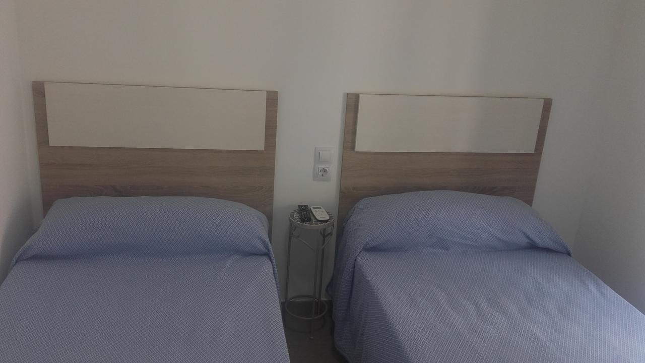 Hospederia Gomis 26 Hotel Онтиниент Екстериор снимка